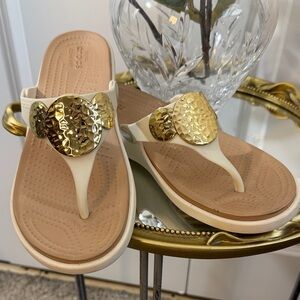 CROCS Women's Cream Thong Sandals with Gold Medallion